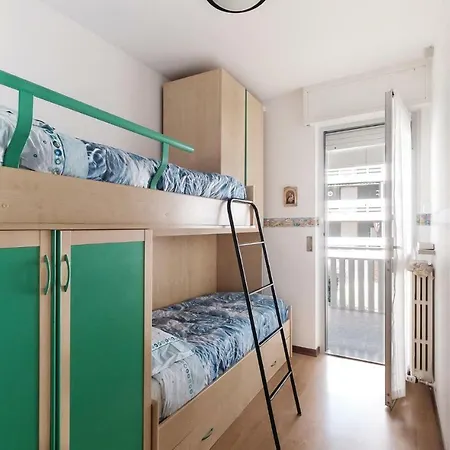 דירה Two-bedroom In